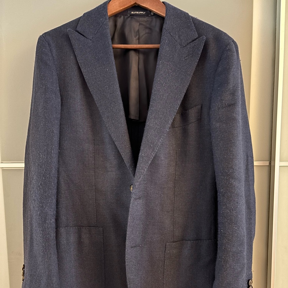 Suitsupply Navy sport coat - peak lapel, patch pockets, surgeon’s cuff - 38R